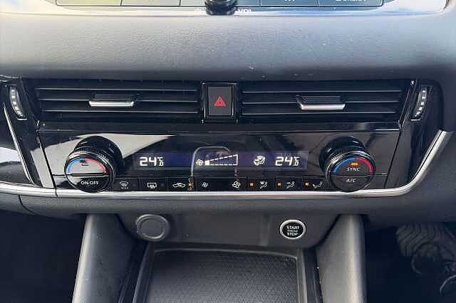 Nissan QASHQAI 1.3 DiG-T MH 158 N-Connecta [Glass Rf] 5dr Xtronic