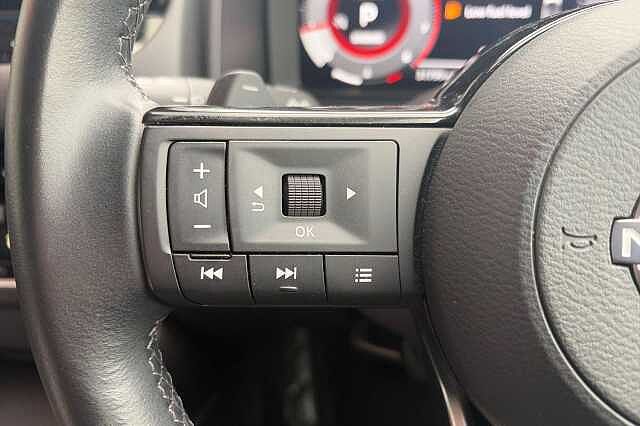 Nissan QASHQAI 1.3 DiG-T MH 158 N-Connecta [Glass Rf] 5dr Xtronic