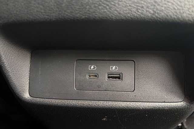 Nissan QASHQAI 1.3 DiG-T MH 158 N-Connecta [Glass Rf] 5dr Xtronic