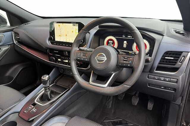 Nissan QASHQAI 1.3 DiG-T MH Tekna 5dr