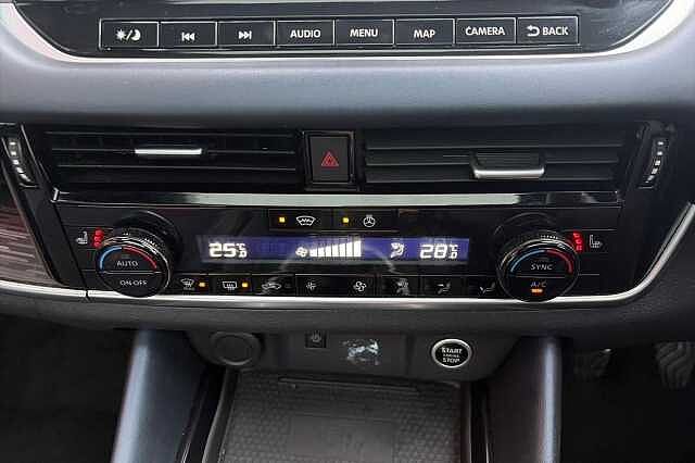 Nissan QASHQAI 1.3 DiG-T MH Tekna 5dr