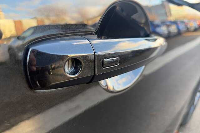 Nissan QASHQAI 1.3 DiG-T MH 158 N-Connecta [Glass Rf] 5dr Xtronic