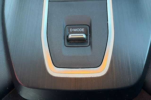 Nissan QASHQAI 1.3 DiG-T MH 158 N-Connecta [Glass Rf] 5dr Xtronic