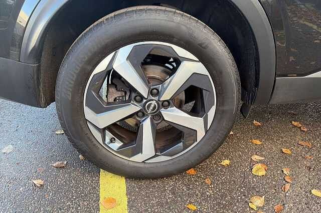 Nissan QASHQAI 1.3 DiG-T MH 158 N-Connecta [Glass Rf] 5dr Xtronic