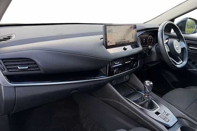 Nissan QASHQAI 1.3 DiG-T MH N-Connecta [Glass Roof] 5dr