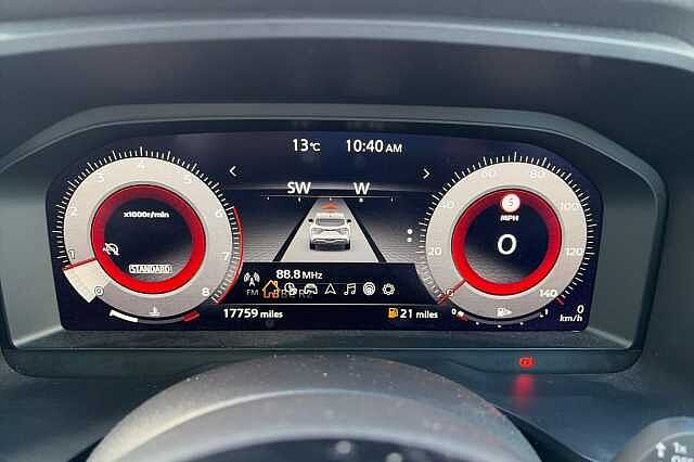 Nissan QASHQAI 1.3 DiG-T MH N-Connecta [Glass Roof] 5dr