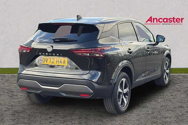 Nissan QASHQAI 1.3 DiG-T MH N-Connecta [Glass Roof] 5dr