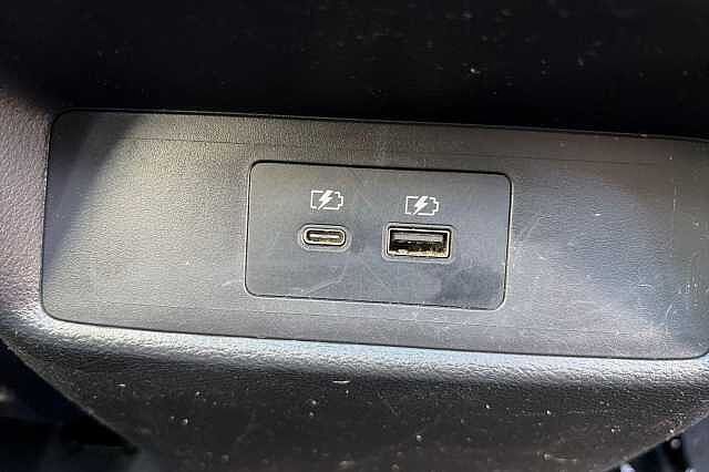 Nissan QASHQAI 1.3 DiG-T MH N-Connecta [Glass Roof] 5dr