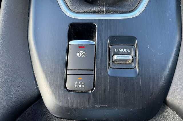 Nissan QASHQAI 1.3 DiG-T MH N-Connecta [Glass Roof] 5dr