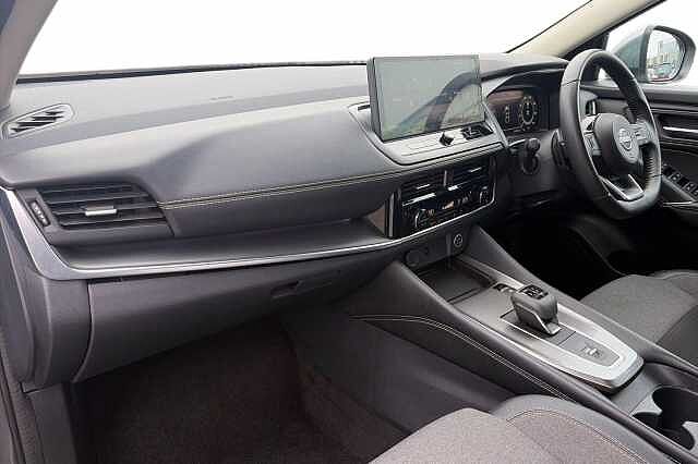 Nissan QASHQAI 1.3 DiG-T MH 158 N-Connecta [Glass Rf] 5dr Xtronic