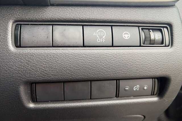 Nissan QASHQAI 1.3 DiG-T MH 158 N-Connecta [Glass Rf] 5dr Xtronic