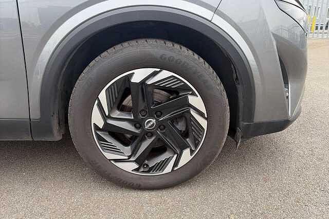 Nissan QASHQAI 1.3 DiG-T MH 158 N-Connecta [Glass Rf] 5dr Xtronic