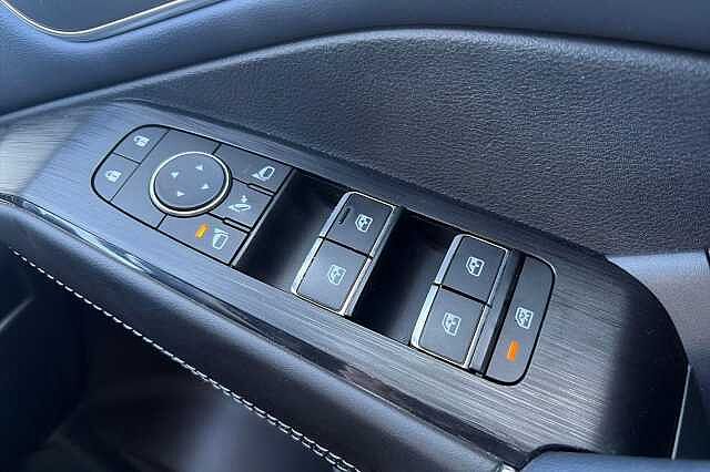 Nissan QASHQAI 1.3 DiG-T MH Tekna 5dr