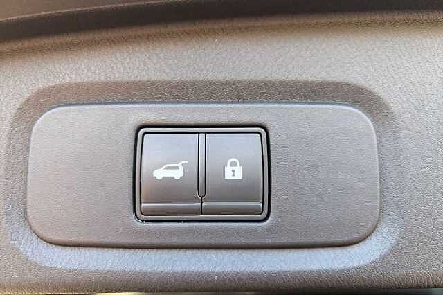 Nissan QASHQAI 1.3 DiG-T MH Tekna 5dr