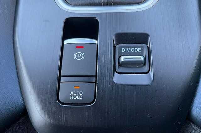 Nissan QASHQAI 1.3 DiG-T MH Tekna 5dr