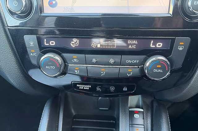 Nissan QASHQAI 1.2 DiG-T N-Connecta [Glass Roof Pack] 5dr