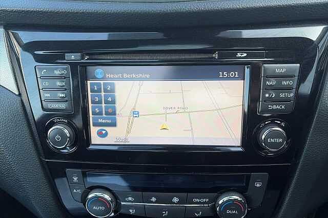 Nissan QASHQAI 1.2 DiG-T N-Connecta [Glass Roof Pack] 5dr