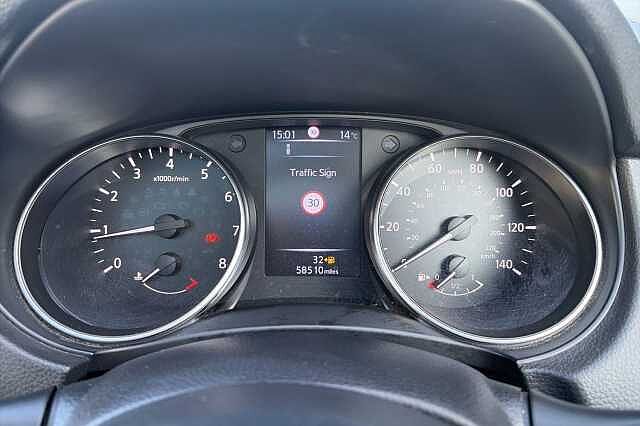 Nissan QASHQAI 1.2 DiG-T N-Connecta [Glass Roof Pack] 5dr