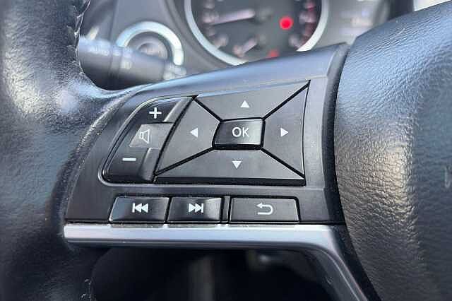 Nissan QASHQAI 1.2 DiG-T N-Connecta [Glass Roof Pack] 5dr