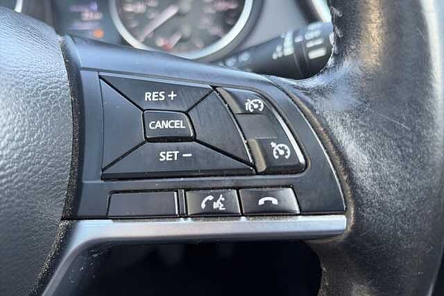 Nissan QASHQAI 1.2 DiG-T N-Connecta [Glass Roof Pack] 5dr