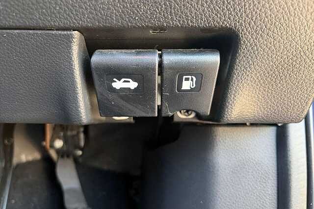 Nissan QASHQAI 1.2 DiG-T N-Connecta [Glass Roof Pack] 5dr