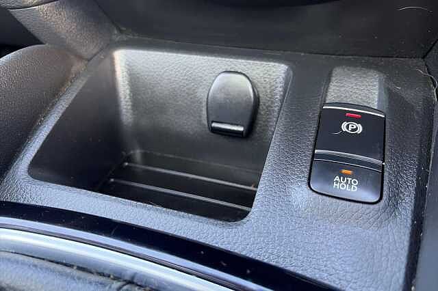 Nissan QASHQAI 1.2 DiG-T N-Connecta [Glass Roof Pack] 5dr