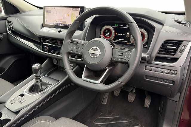 Nissan QASHQAI 1.3 DiG-T MH N-Connecta [Glass Roof] 5dr