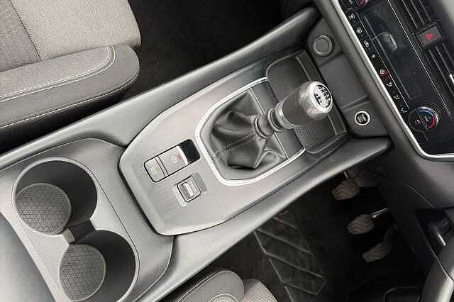 Nissan QASHQAI 1.3 DiG-T MH N-Connecta [Glass Roof] 5dr