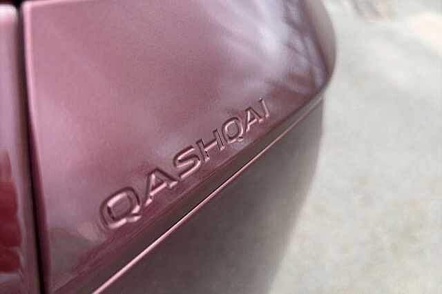 Nissan QASHQAI 1.3 DiG-T MH N-Connecta [Glass Roof] 5dr