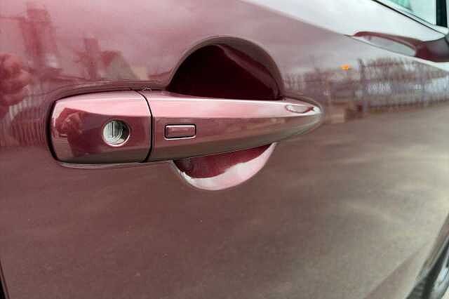 Nissan QASHQAI 1.3 DiG-T MH N-Connecta [Glass Roof] 5dr