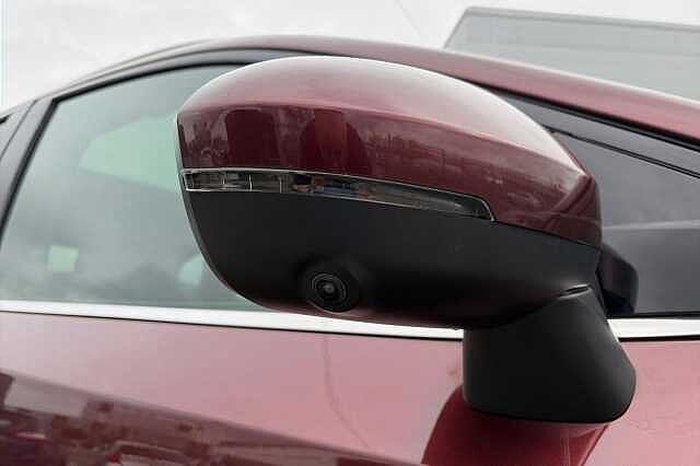 Nissan QASHQAI 1.3 DiG-T MH N-Connecta [Glass Roof] 5dr