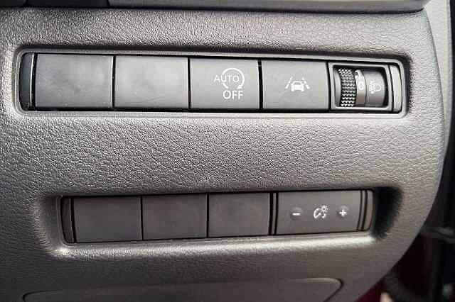 Nissan QASHQAI 1.3 DiG-T MH N-Connecta [Glass Roof] 5dr