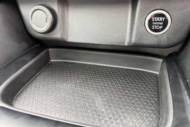 Nissan QASHQAI 1.3 DiG-T MH N-Connecta [Glass Roof] 5dr