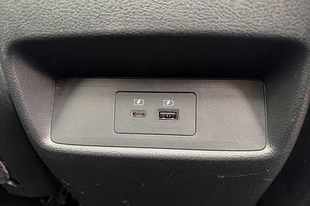 Nissan QASHQAI 1.3 DiG-T MH N-Connecta [Glass Roof] 5dr