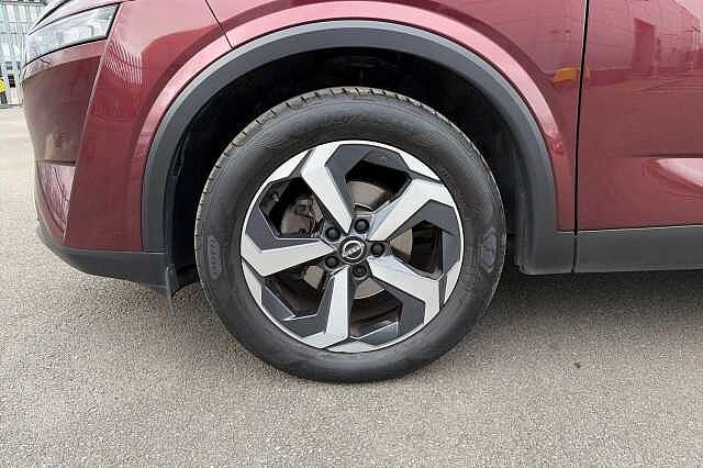 Nissan QASHQAI 1.3 DiG-T MH N-Connecta [Glass Roof] 5dr