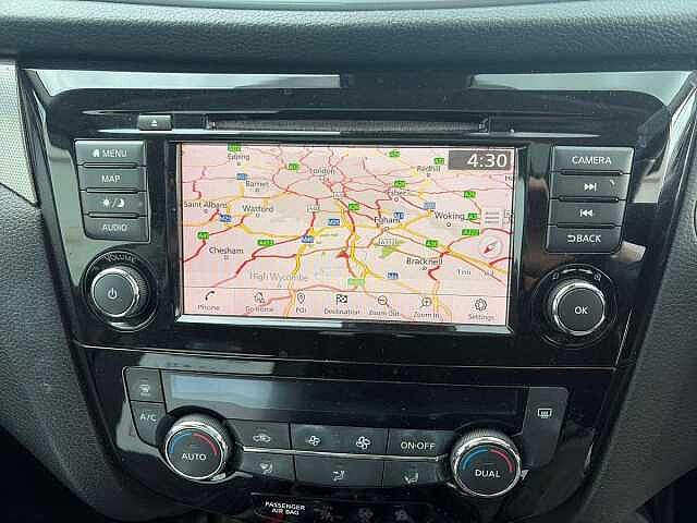 Nissan QASHQAI 1.3 DiG-T N-Connecta 5dr [Glass Roof/Executive]