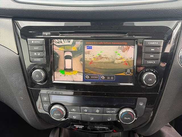 Nissan QASHQAI 1.3 DiG-T N-Connecta 5dr [Glass Roof/Executive]