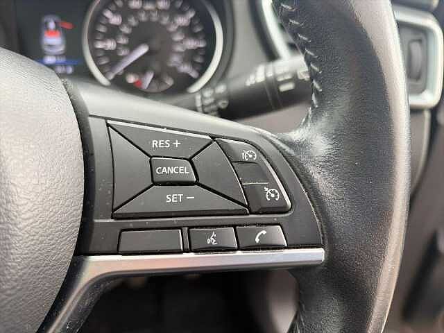 Nissan QASHQAI 1.3 DiG-T N-Connecta 5dr [Glass Roof/Executive]