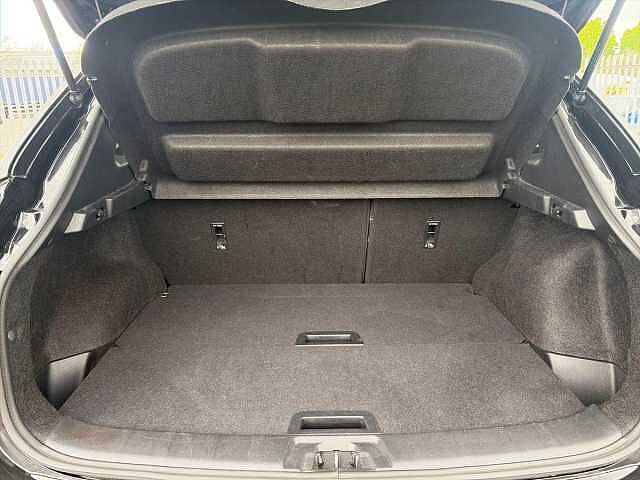Nissan QASHQAI 1.3 DiG-T N-Connecta 5dr [Glass Roof/Executive]