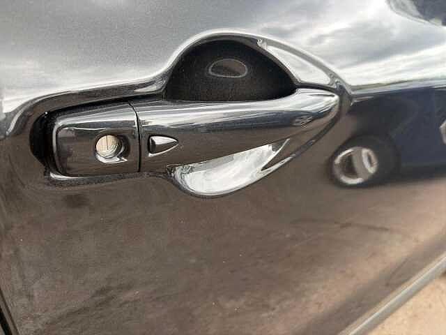 Nissan QASHQAI 1.3 DiG-T N-Connecta 5dr [Glass Roof/Executive]