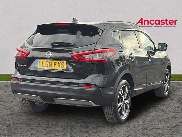 Nissan QASHQAI 1.3 DiG-T N-Connecta 5dr [Glass Roof/Executive]