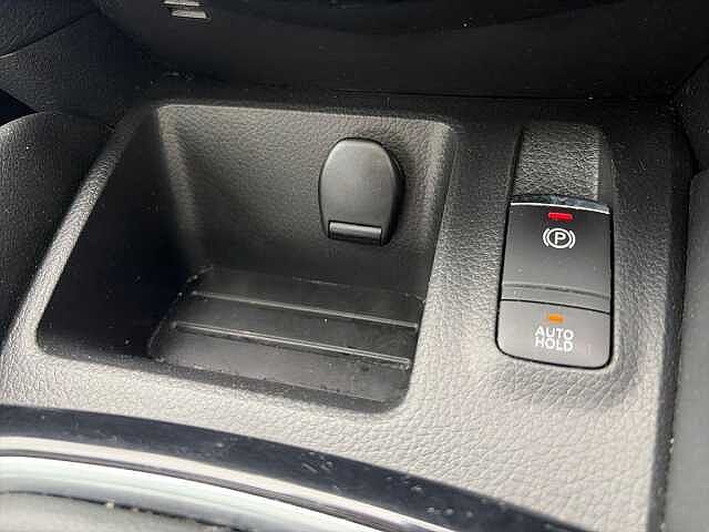 Nissan QASHQAI 1.3 DiG-T N-Connecta 5dr [Glass Roof/Executive]