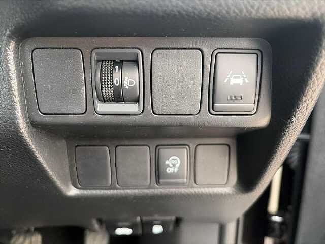 Nissan QASHQAI 1.3 DiG-T N-Connecta 5dr [Glass Roof/Executive]