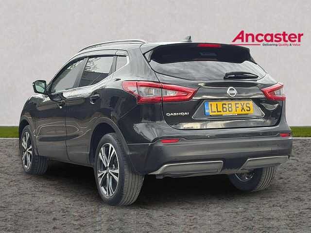Nissan QASHQAI 1.3 DiG-T N-Connecta 5dr [Glass Roof/Executive]