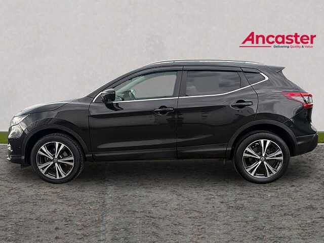 Nissan QASHQAI 1.3 DiG-T N-Connecta 5dr [Glass Roof/Executive]