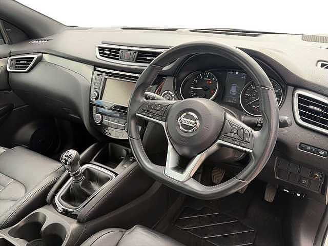 Nissan QASHQAI 1.3 DiG-T Tekna+ 5dr