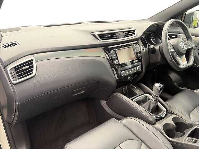 Nissan QASHQAI 1.3 DiG-T Tekna+ 5dr