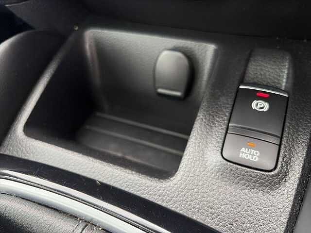 Nissan QASHQAI 1.3 DiG-T Tekna+ 5dr