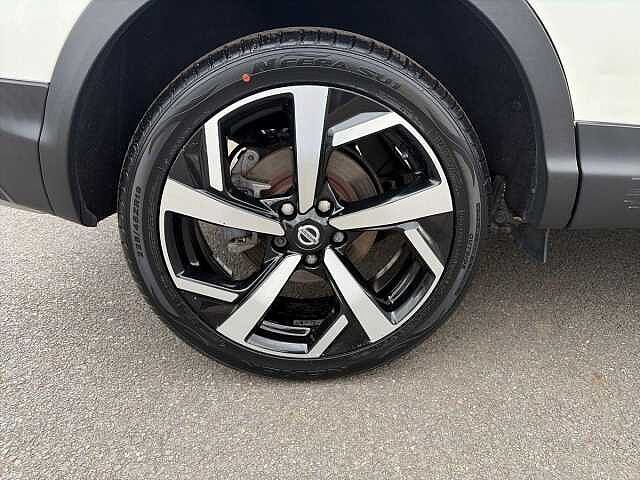 Nissan QASHQAI 1.3 DiG-T Tekna+ 5dr